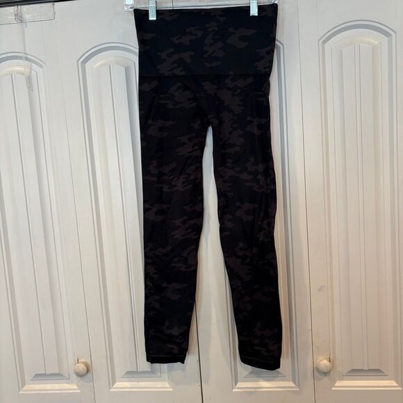 Spanx Gray And Black Camo Leggings Size XL - Picture 1 of 5